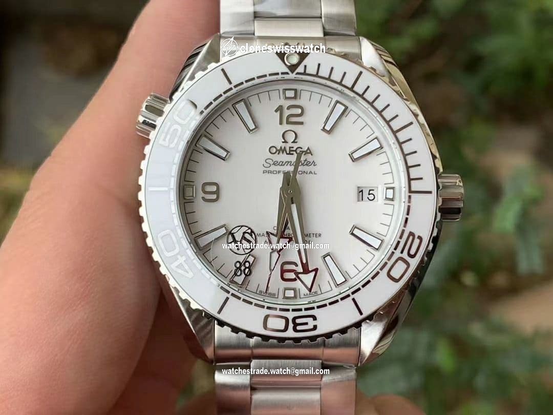 OMG0695A - Planet Ocean 600M 39.5mm SS/SS White VSF A8800 OMG0695A - Planet Ocean 600M 39.5mm SS/SS White VSF A8800