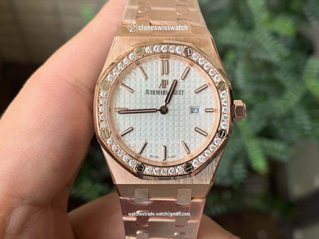 Lady Royal Oak 33mm YG JF 1:1 Best Edition Silver Dial Diamonds Bezel on YG Bracelet Swiss Quartz Lady Royal Oak 33mm YG JF 1:1 Best Edition Silver Dial Diamonds Bezel on YG Bracelet Swiss Quartz