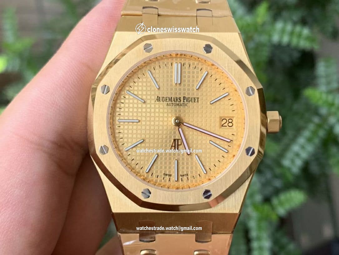 AP0633 - Royal Oak Jumbo 15202 YG/YG Gold KZF A2121 AP0633 - Royal Oak Jumbo 15202 YG/YG Gold KZF A2121
