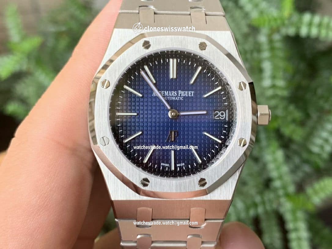 AP0634B - Royal Oak Jumbo 15202IP SS/SS Smoked Blue KZF A2121 AP0634B - Royal Oak Jumbo 15202IP SS/SS Smoked Blue KZF A2121