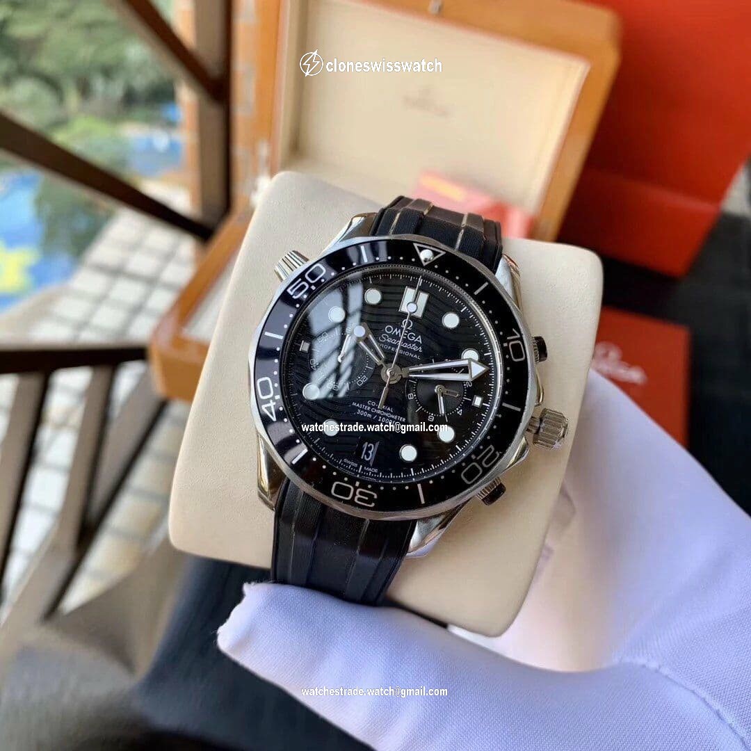 Omega Seamaster Black Dial on Black Rubber Strap Chrono Omega Seamaster Black Dial on Black Rubber Strap Chrono