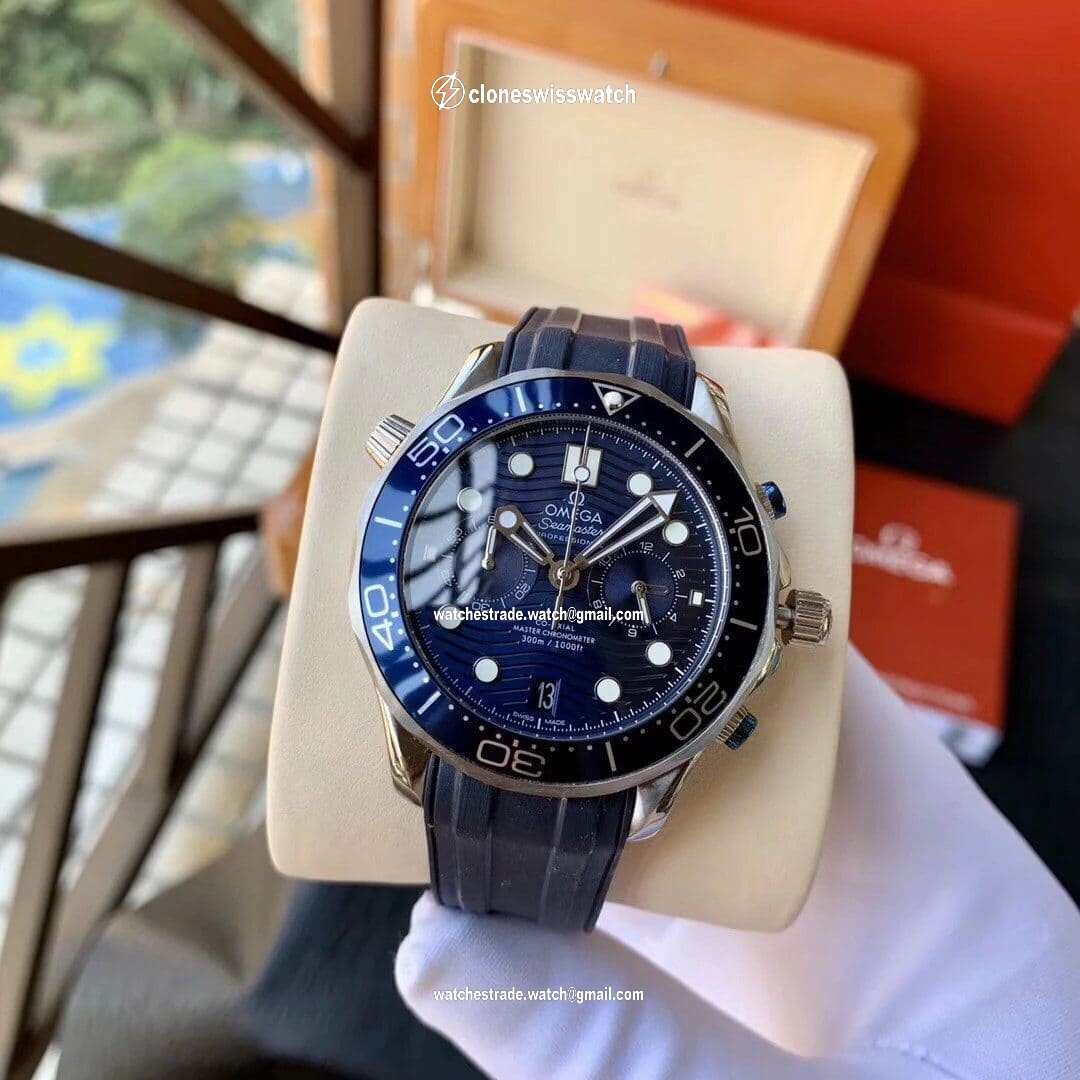 Omega Seamaster Blue Dial on Blue Rubber Strap Chrono Omega Seamaster Blue Dial on Blue Rubber Strap Chrono