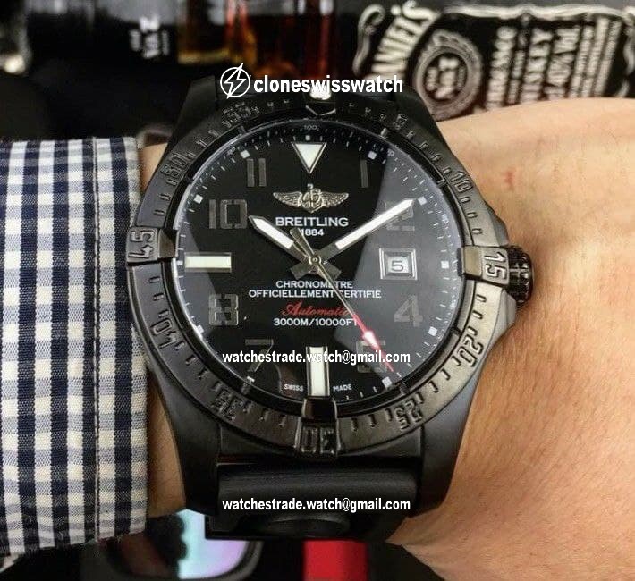 Breitling Avenger Black Dial on Black Rubber Strap Breitling Avenger Black Dial on Black Rubber Strap