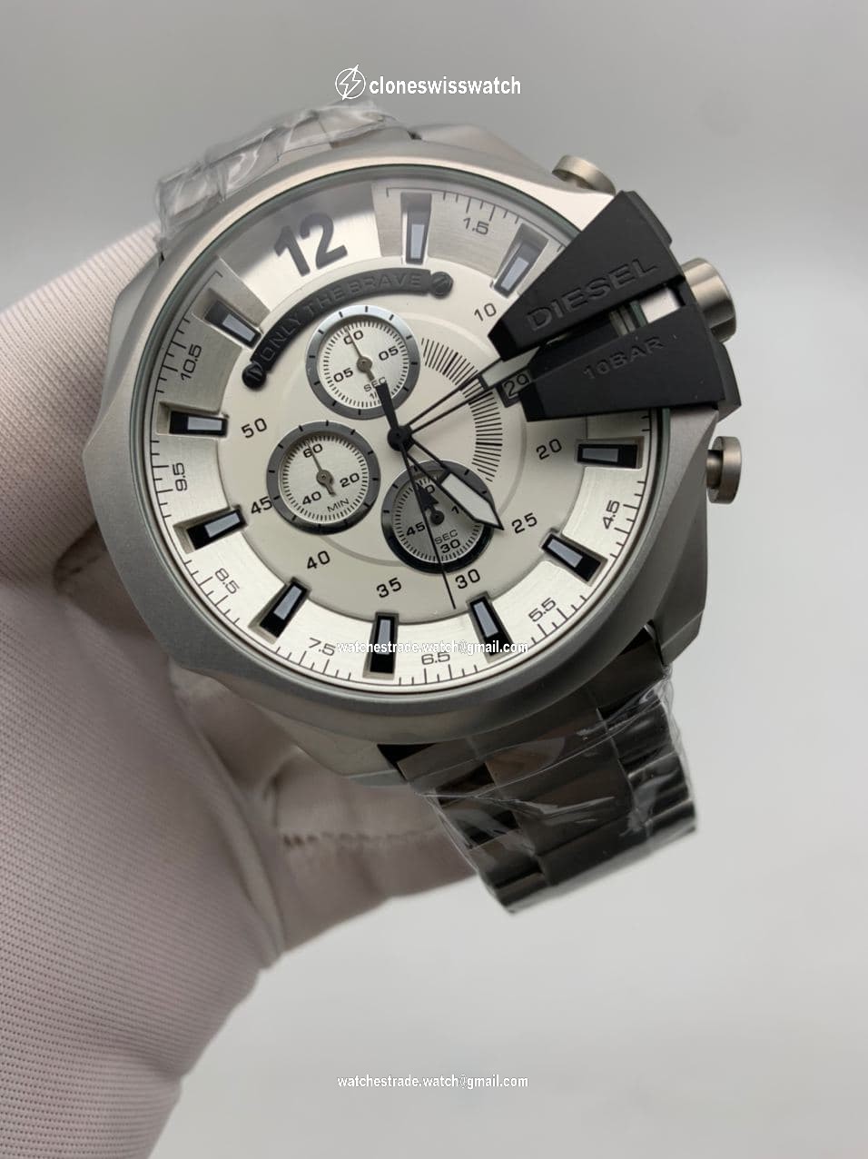 Diesel Grey Case White Dial On Grey SS Strap Diesel Grey Case White Dial On Grey SS Strap