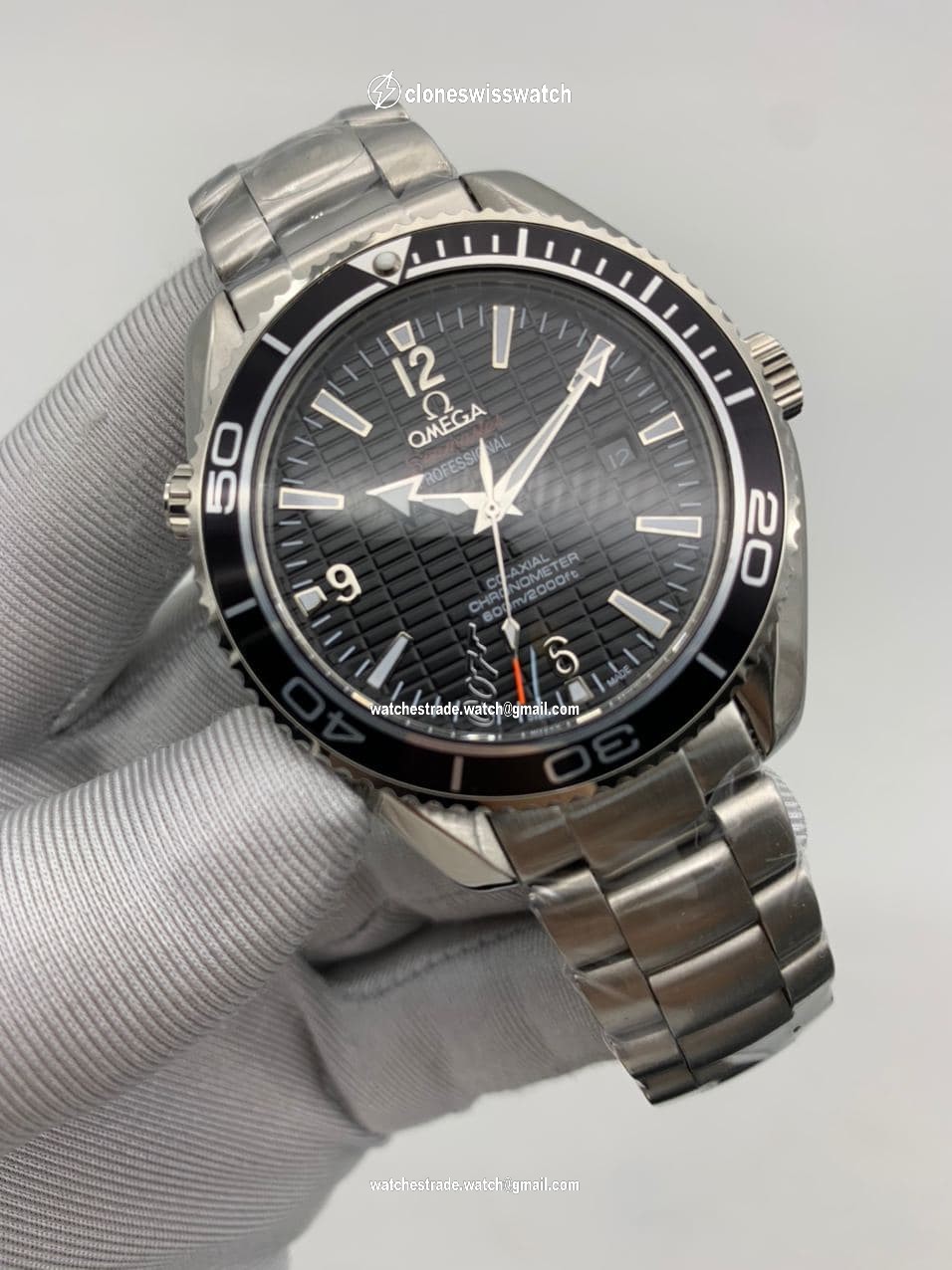 Omega Seamaster Black 007 Dial on Steel Strap Omega Seamaster Black 007 Dial on Steel Strap