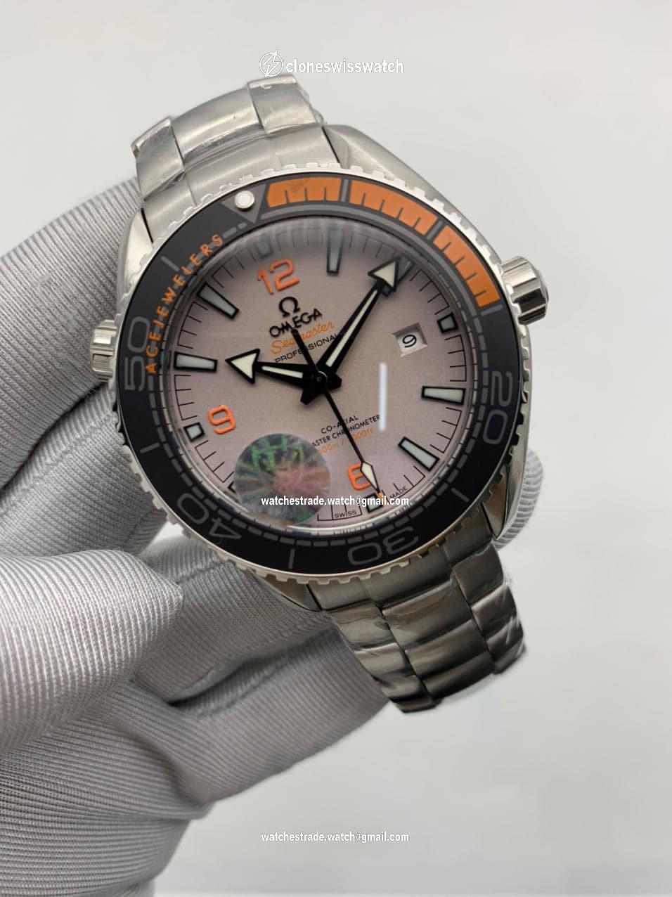 Omega Seamaster White Dial on Steel Strap Omega Seamaster White Dial on Steel Strap