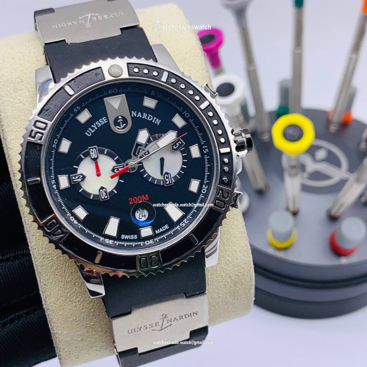 UN Black Dial Silcer Case on Black Rubber Strap UN Black Dial Silcer Case on Black Rubber Strap