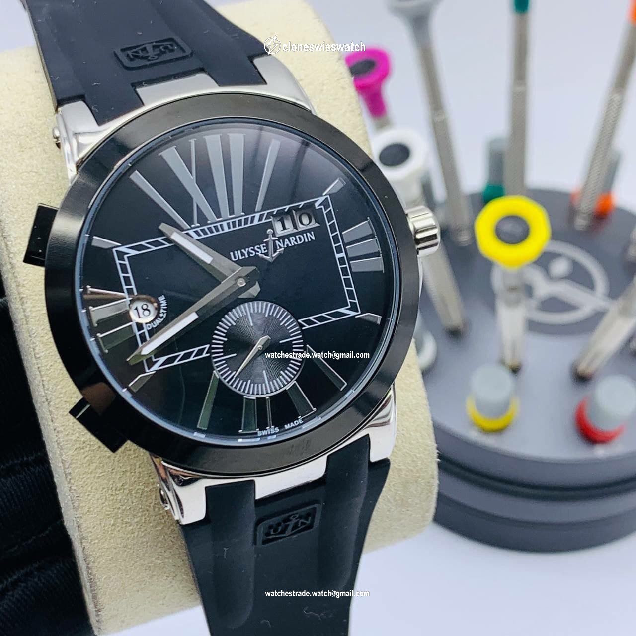 UN Classic Rome Black Dial on Black Rubber Strap UN Classic Rome Black Dial on Black Rubber Strap