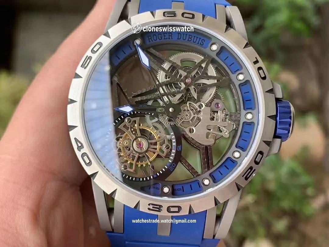 Roger Dubuis G041C - Excalibur Spider Skele Flying Tourb TI/RU Blue BBR back Roger Dubuis G041C - Excalibur Spider Skele Flying Tourb TI/RU Blue BBR back
