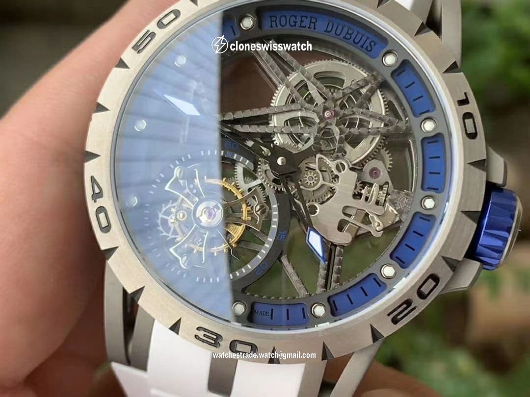 Roger Dubuis G041C - Excalibur Spider Skele Flying Tourb TI/RU Blue BBR back Roger Dubuis G041C - Excalibur Spider Skele Flying Tourb TI/RU Blue BBR back