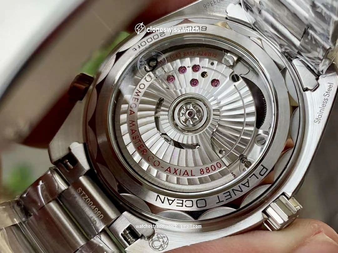 OMG0695A - Planet Ocean 600M 39.5mm SS/SS White VSF A8800 back OMG0695A - Planet Ocean 600M 39.5mm SS/SS White VSF A8800 back
