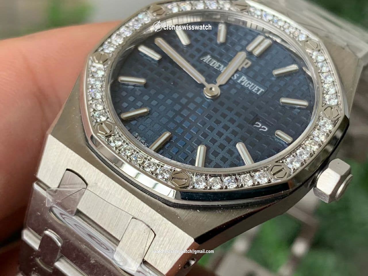 Lady Royal Oak 33mm YG JF 1:1 Best Edition Blue Dial Diamonds Bezel on SS Bracelet Swiss Quartz back Lady Royal Oak 33mm YG JF 1:1 Best Edition Blue Dial Diamonds Bezel on SS Bracelet Swiss Quartz back