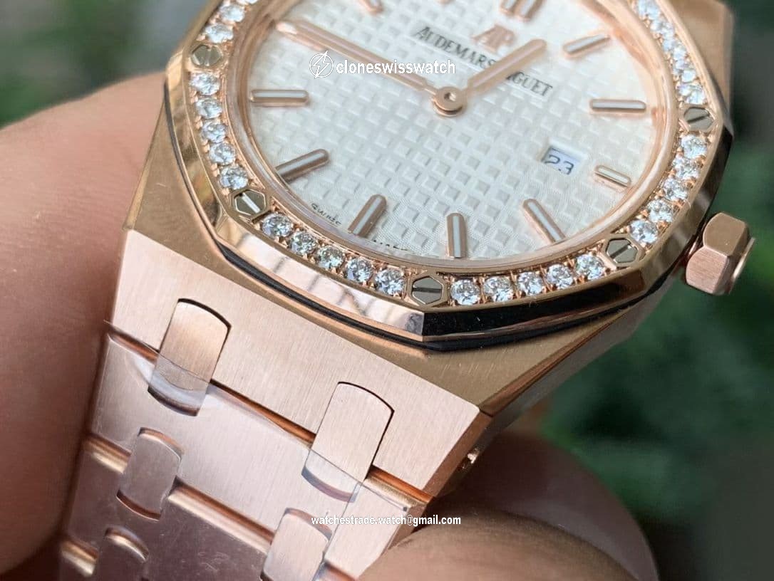 Lady Royal Oak 33mm YG JF 1:1 Best Edition Silver Dial Diamonds Bezel on YG Bracelet Swiss Quartz back Lady Royal Oak 33mm YG JF 1:1 Best Edition Silver Dial Diamonds Bezel on YG Bracelet Swiss Quartz back