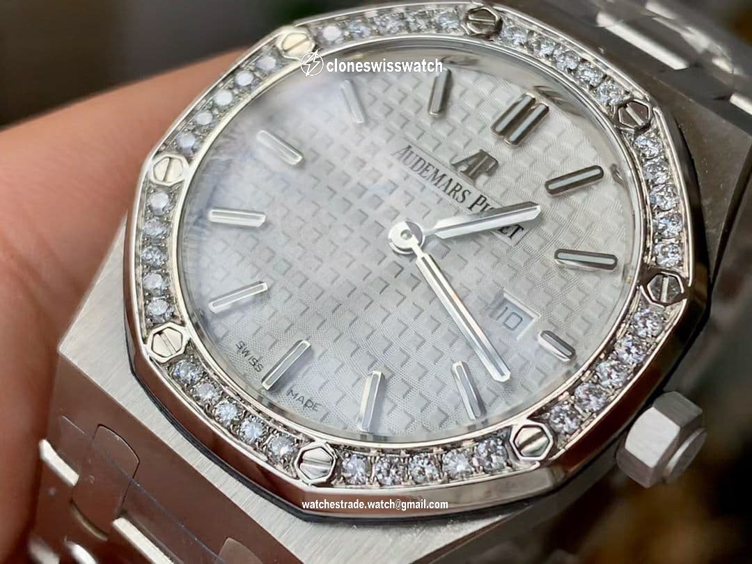 Lady Royal Oak 33mm SS JF 1:1 Best Edition Silver Dial Diamonds Bezel on SS Bracelet Swiss Quartz back Lady Royal Oak 33mm SS JF 1:1 Best Edition Silver Dial Diamonds Bezel on SS Bracelet Swiss Quartz back