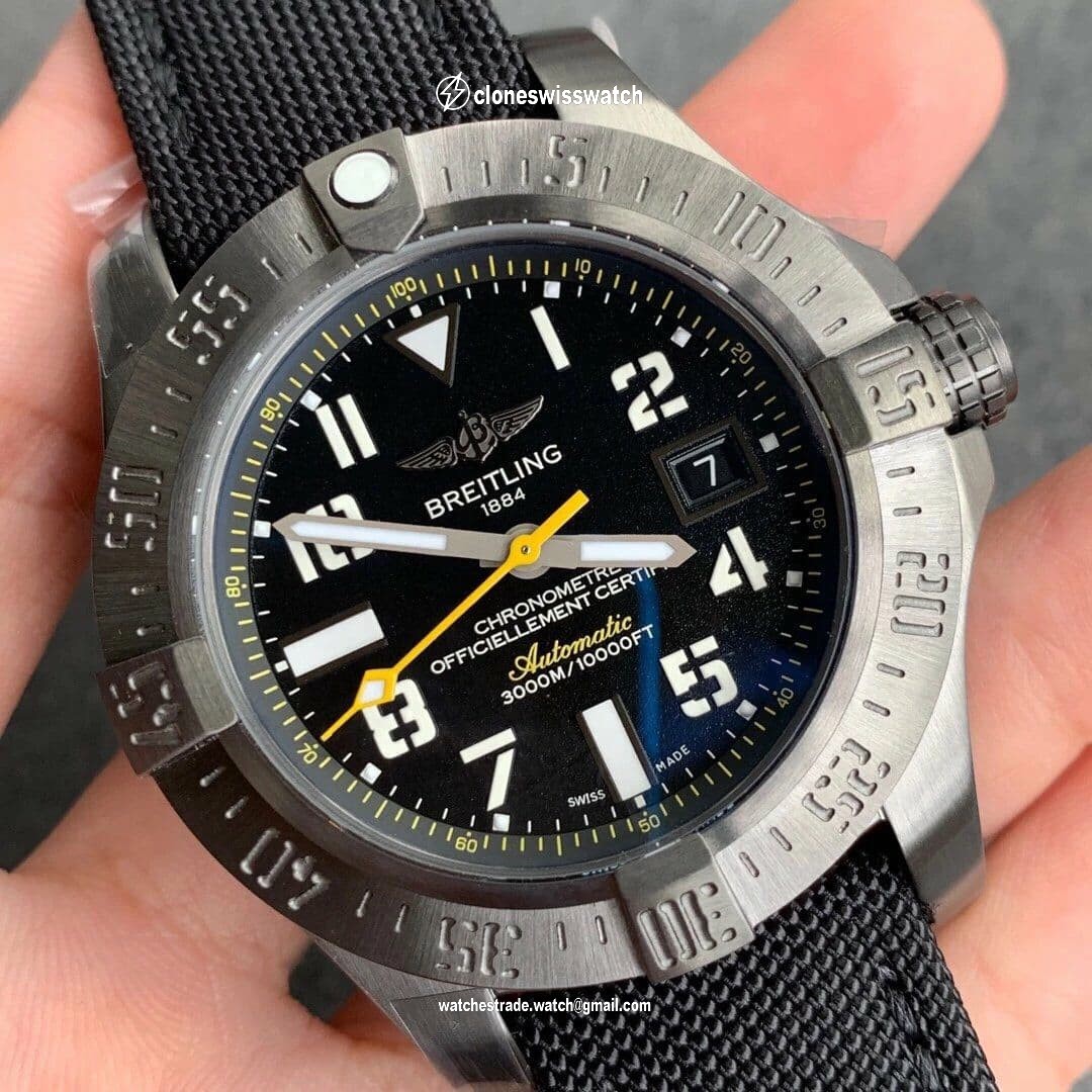 Breitling Avenger GMT 45mm DLC/NY/YL White/Num GF A2824 back Breitling Avenger GMT 45mm DLC/NY/YL White/Num GF A2824 back