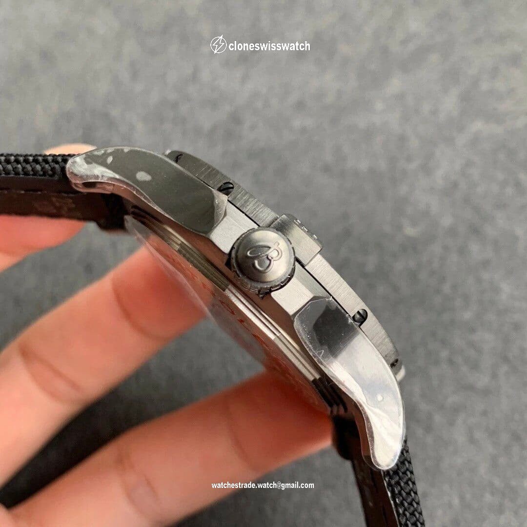 Breitling Avenger BlackBird 44mm DLC/TI/NY Black GF