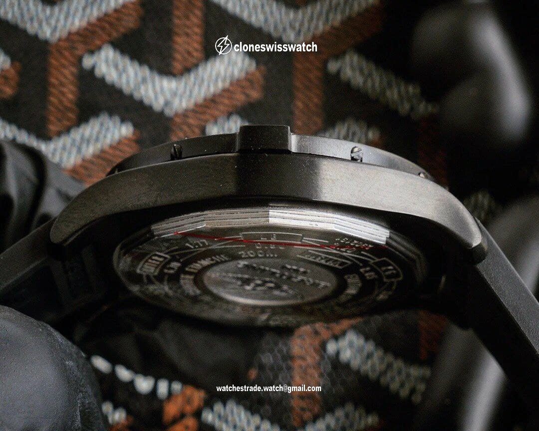 Breitling Avenger Black Dial on Black Rubber Strap