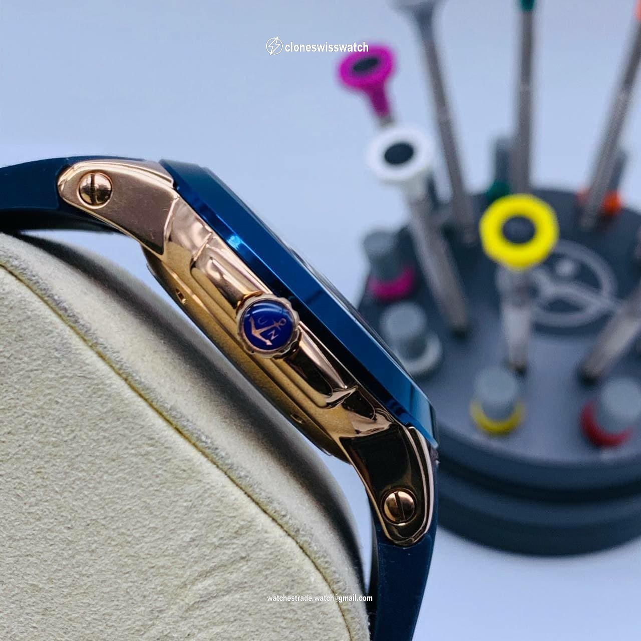 UN Classic Rome Blue Gold Dial on Blue Rubber Strap